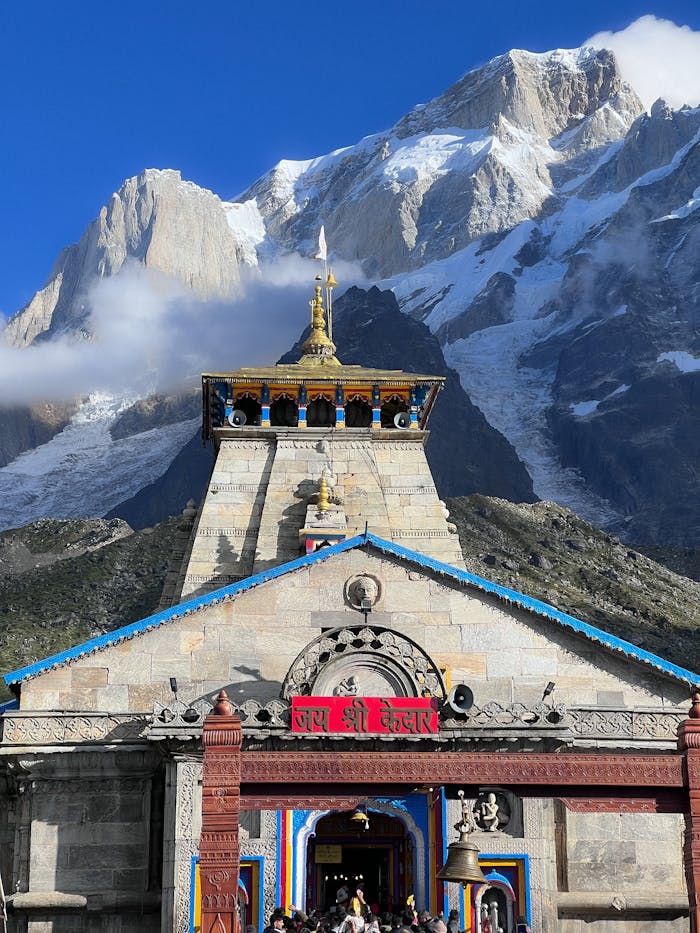 Stunning Kedarnath Temple with Himalayan backdrop, ideal for travel and culture enthusiasts.